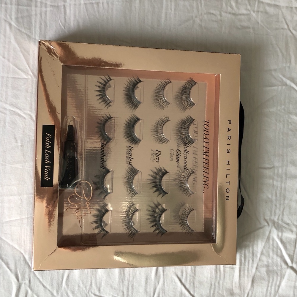 Cute pair of paris hilton eyelashes